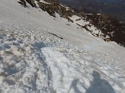 61 Scendiamo con attenzione su pendio ripido con neve molle e scivolosa